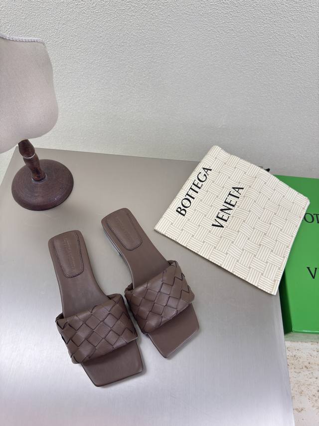 工厂p价p 顶级高端版本 代购品质 原版开发 Bottega Veneta2025Ss新品爆款夏季方头parco平底穆勒凉拖鞋 Bv新款全真小结编织装饰抢手大爆