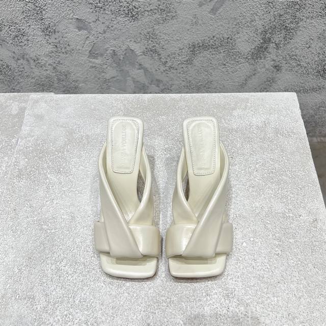 工厂p价p 顶级高端版本 代购品质 原版开发 Bottega Veneta2025Ss新品爆款夏季女士Riva高跟穆勒凉拖鞋 Bv新款全真皮扭结编织装饰拖鞋抢手