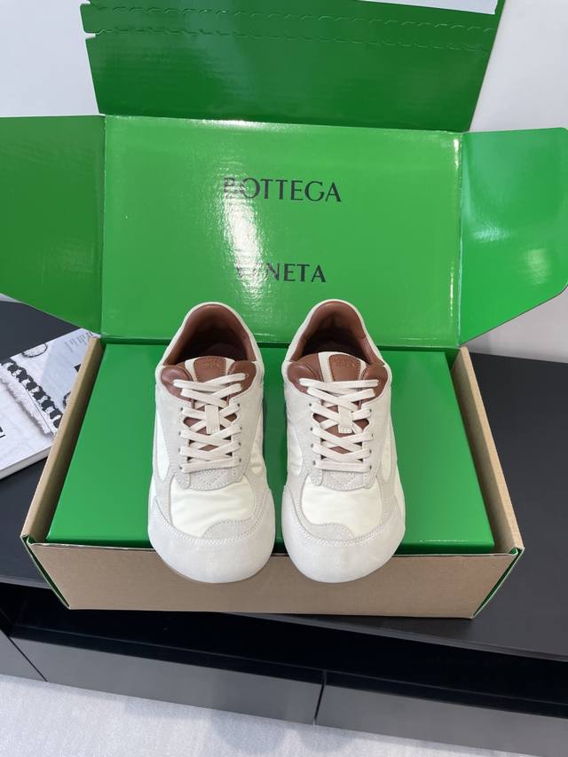 顶级版本 女款 男款 Bottega Veneta 葆蝶家 Bv最新款Orbit系列 复古休闲运动鞋 情侣款 Bottega Veneta 以 90年代自由随性