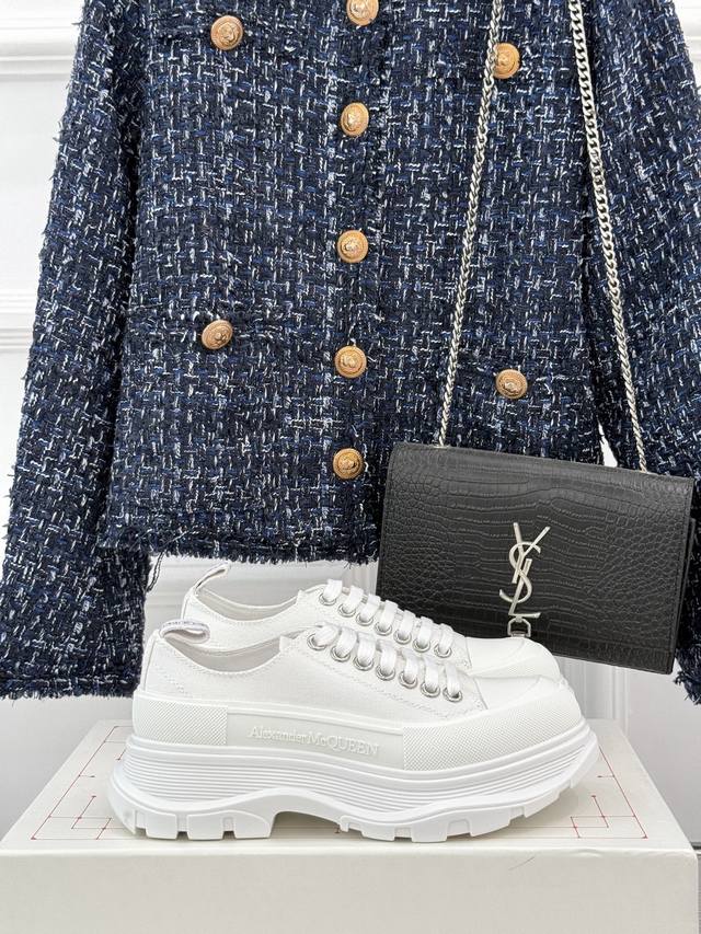 厂价 alexander Mcqueen 麦昆经典休闲 厚底运动鞋老爹鞋 已风靡全球 简直不要太帅气了 独特的个性增加十足的魅力 无数潮人夸爆的本季优秀单品 酷