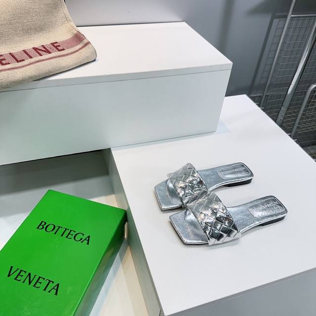 高品质出厂 顶级品质Bottega Veneta葆蝶家25春夏新款Bv Blink编织简易方头平底拖鞋系列 重工全真皮手工编织 简直Bv最新天花板啦 百搭春夏配