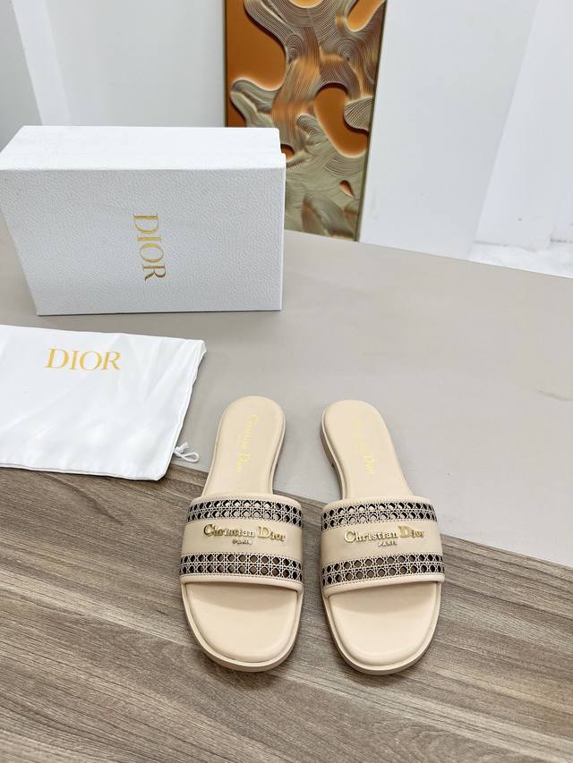 橙子出厂价p dior 迪奥春夏新款 镂空平底拖鞋 一字拖 凉拖 码数 34-42