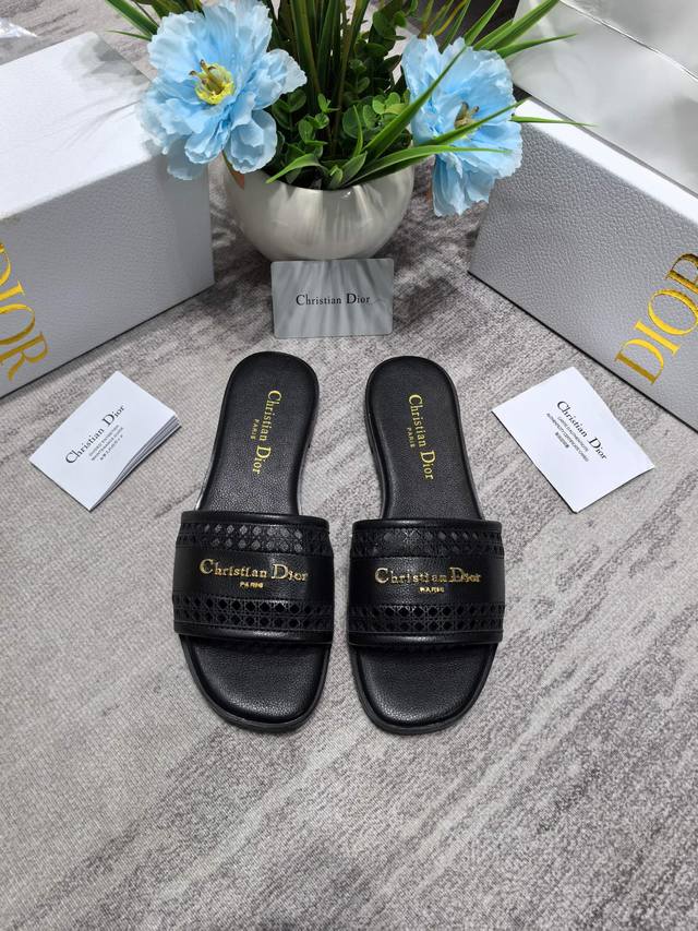 橙子出厂价p dior 迪奥春夏新款 镂空平底拖鞋 一字拖 休闲凉拖 码数 34-42