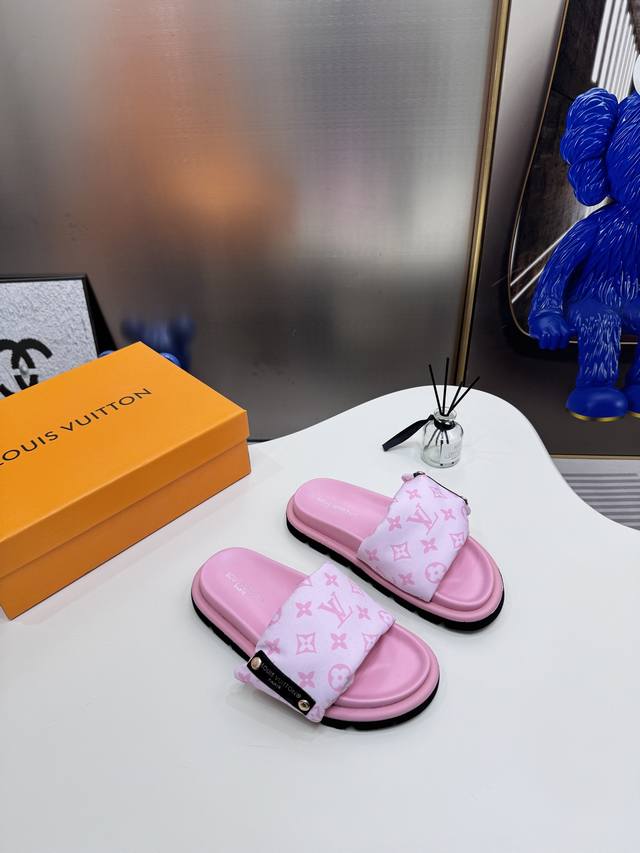 橙子出厂价p louis Vuitton 路易威登 Lv新配色 休闲魔术贴拖鞋 平底凉拖 情侣款 专柜同步更新 鞋面采用独一无二的驴家独特面料 面料轻盈透气 超