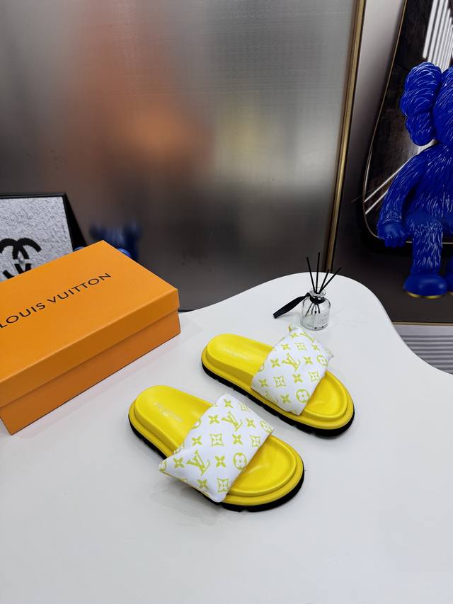 橙子出厂价p louis Vuitton 路易威登 Lv新配色 休闲魔术贴拖鞋 平底凉拖 情侣款 专柜同步更新 鞋面采用独一无二的驴家独特面料 面料轻盈透气 超