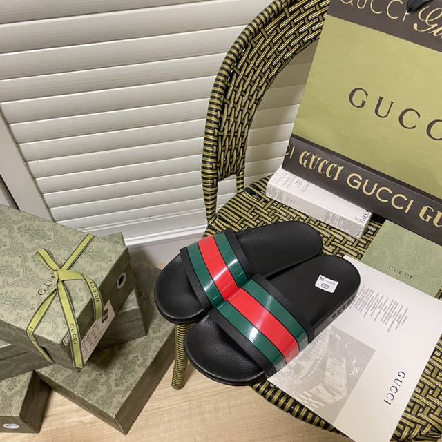 gucci 古驰春夏新款 沙滩拖鞋 平底拖鞋 一字拖 情侣款 码数 35-46