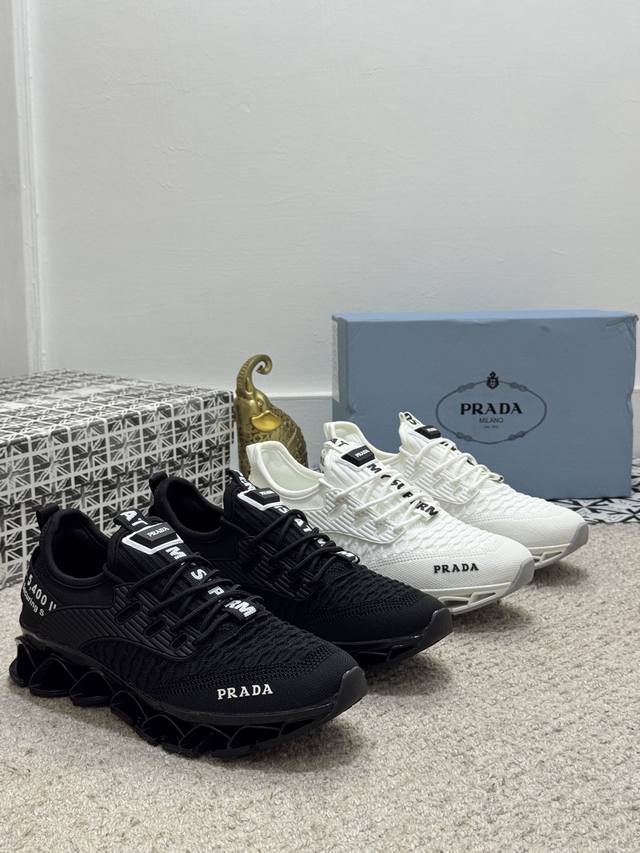 Prad* 原单品质 普拉达-顶级代购 男士专柜新款 原厂配置、意大利进口原版飞织面料 鞋底：原厂特供原版底超级舒适，原厂跟单货 高品质，2色可选，可随意进出专