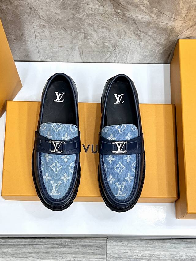 Louis Vuitton Lv 男士经典牛津鞋男士商务正装精品皮鞋 经典款 杏仁核精致鞋头 极致艺术 全鞋采用进口奶牛牛皮 开边珠 精挑细选 毛孔细腻 光泽度
