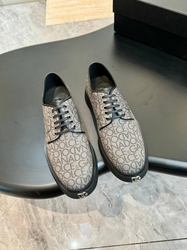 D&*G 顶尖工艺品 时尚走秀乐福鞋 正码：39一44， 5一10 ： 同步发售！货！顶级手工艺 超轻盈化泡组合鞋！面：A+级小牛皮 超强质感、手感 ，内里：进