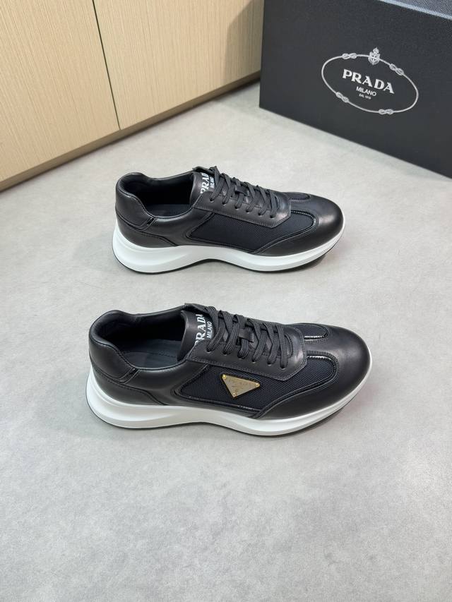 Prada 普拉达 -高端品质 原单休闲运动鞋 -鞋面：进口纳帕小牛皮、品牌高丝光帆布布匹、鞋身车缝品牌金属扣件、鞋舌丝印高周波品牌Logo -内里：水染牛皮