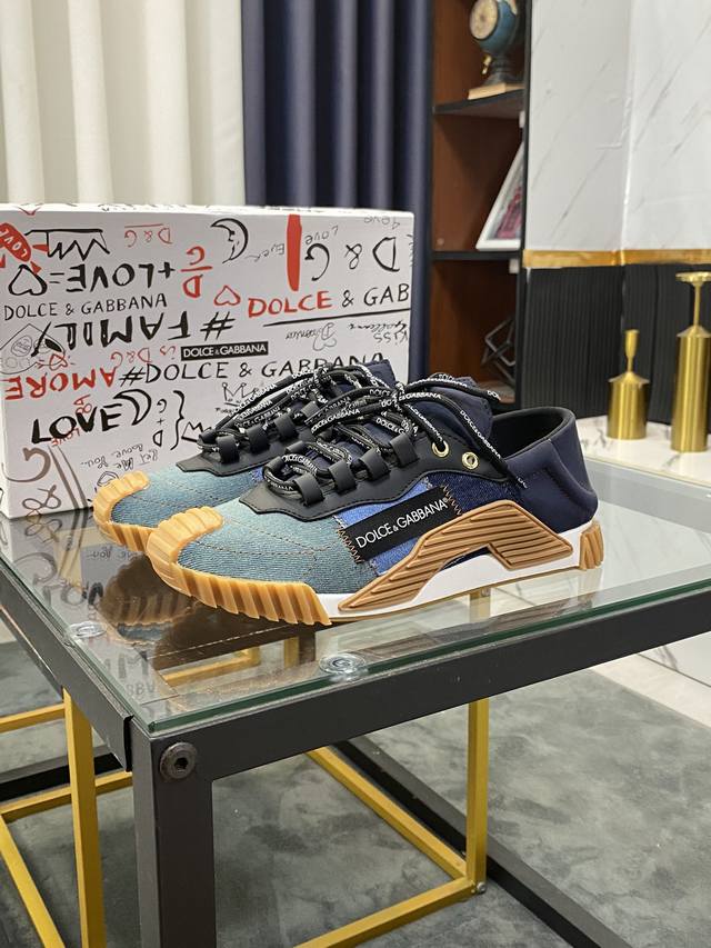 商品商标：Dolce&Gabbana 杜嘉&班纳 正码码数: 38-44，45，46定制 商品材料：鞋面意大利牛皮拼接麻布鞋面，羊皮垫，鞋底：原厂特供原版橡胶大