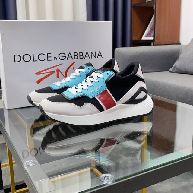 商品商标: Dolce&Gabbana 杜嘉&班纳 正码码数: 38-44，45定做 商品材料: 多种材料拼接鞋面，羊皮内里，鞋底：原厂特供原版橡胶大底，独家活