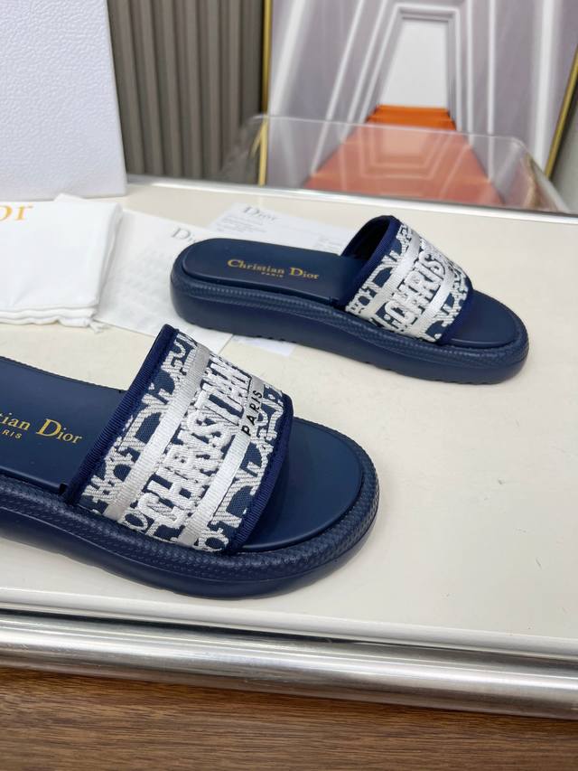工厂P价 女装女鞋 运动原单 迪奥Dior春夏走秀新款凉鞋系列 经典厚底凉鞋 小羊皮内里 1：1开发 脚感柔软细腻 舒适度极高 百搭款 原版发泡大底 轻轻松松驾