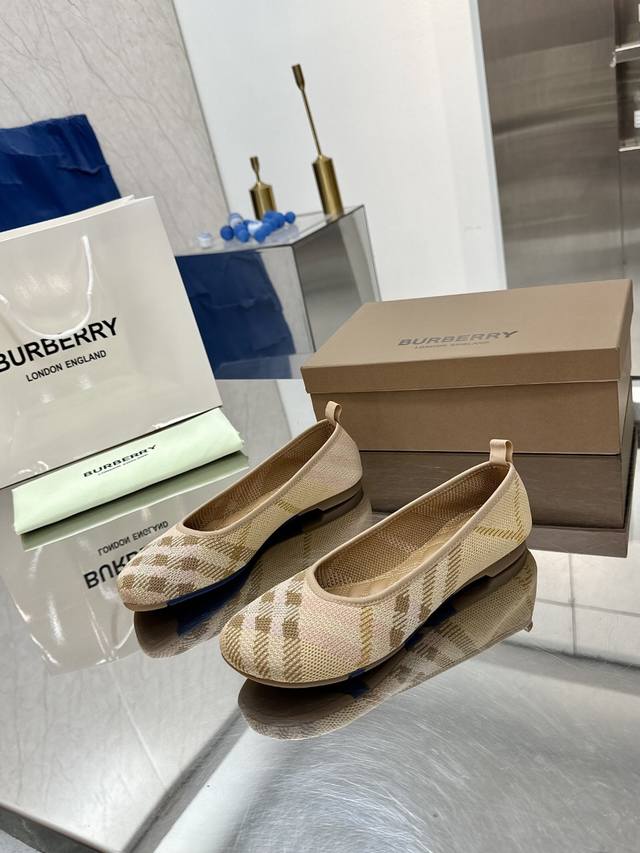 工厂P价 女装女鞋 运动原单新品巴宝利Burberry 经典格纹平底鞋 迄今为止最不挑人最不限年龄的一款鞋子 谁穿都好看，鞋面飞织鞋垫电绣别小瞧布面的成本 我们