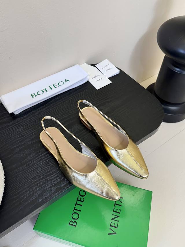 工厂P价 女装女鞋 运动原单 Bottega Veneta2025春夏新品爆款简易复古平底凉鞋Bv新款小圆头凉鞋抢手大爆款，Ins&小红书巨多网红明星上身！上脚