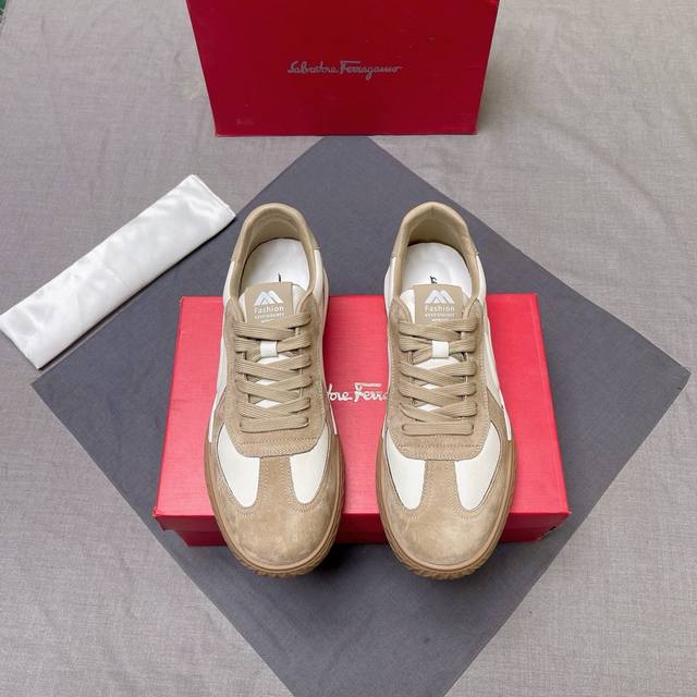 Ferragamo 菲拉格慕春款休闲鞋专柜品质优质做工，鞋面采用进口牛皮面料，舒适透气内里，原版时尚运动大底 ，休闲时尚，高端品质，码数：38-44 编号041