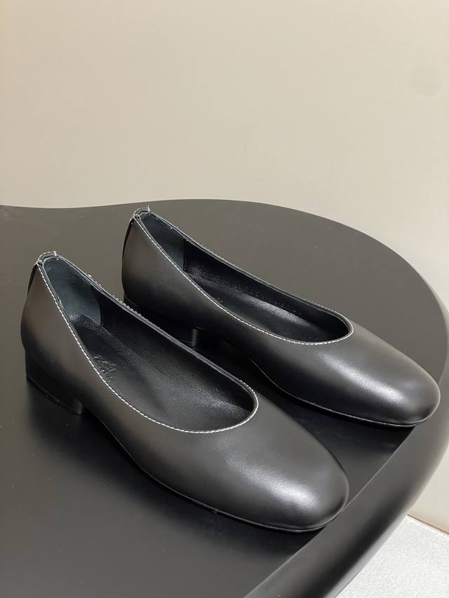 顶级品质 Hermes 爱马仕 H家25S早春新款 Liz系列极简风芭蕾舞鞋小圆头玛丽珍平底单鞋 小圆头设计经典且时尚，能够在视觉上拉长腿部线条，使双脚看起来更