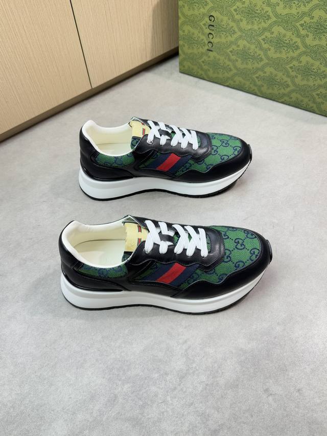 Gucci 古驰 -高端品质 原单休闲运动鞋 -鞋面：纳帕小牛皮、品牌图腾布匹、鞋身品牌织带 -内里：水染牛皮 -大底：超轻Tpu 橡胶；双色成型大底 -超高品