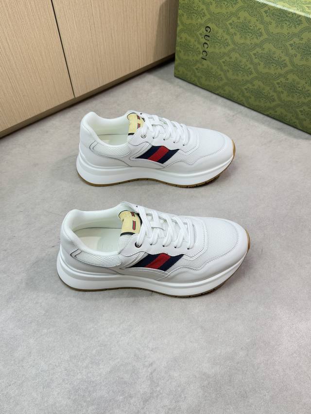 Gucci 古驰 -高端品质 原单休闲运动鞋 -鞋面：纳帕小牛皮、品牌镂空网布匹、鞋身品牌织带 -内里：网帆布匹，垫脚；水染牛皮 -大底：超轻Tpu 橡胶；双色