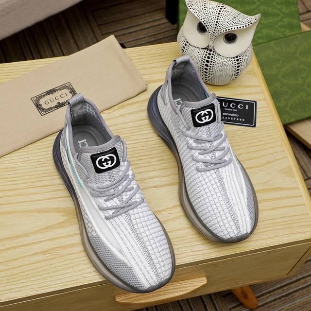 工厂P价 Gucci 古奇官网男士休闲鞋同步款，鞋面选用牛皮配进口新品牌元素 古奇，彰显不俗的气息，设计简约套脚款型 超级百搭 内里皮，橡胶大底 ，2个颜色可选