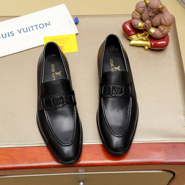 工厂P价 Louis Vuitton 路易威登 新款官网爆款！原版一比一复刻，那种沉稳内涵儒雅的品味无法言喻的开启时尚鞋履的旅程从容应对各种场合！大牌的气势不言