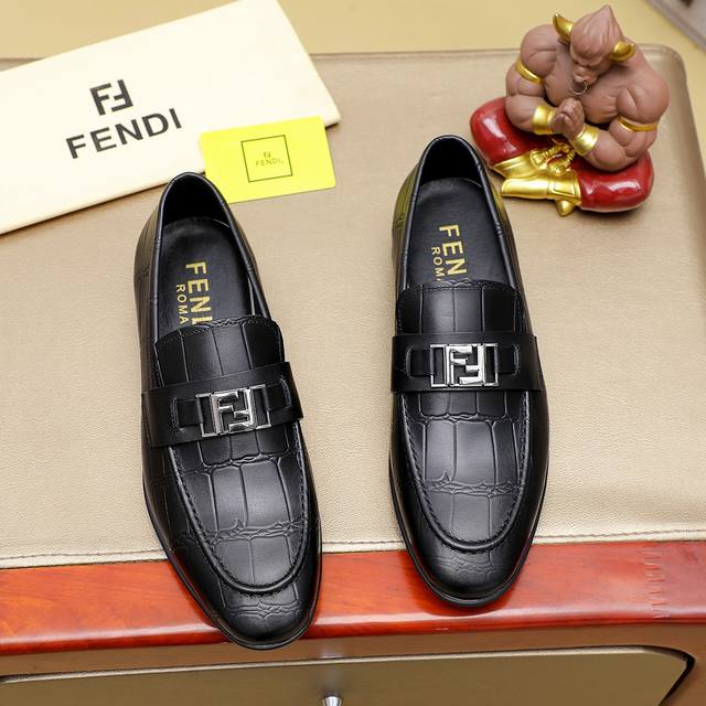 工厂P价 Fendi-芬迪 经典新款男士休闲套脚鞋专柜品质，原版1:1优质做工鞋面采用进口头层牛皮，皮内里，时尚懒人豆豆设计休闲乐福款，配原版生胶耐磨大底绝对高