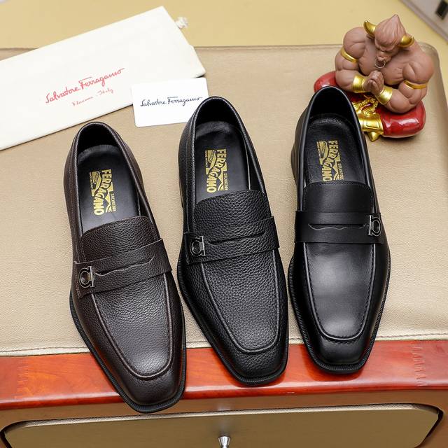 Ferragamo 菲拉格慕顶级男士商务皮鞋官网原版复制，鞋面采用进口官网1:1材料制作意大利进口牛皮进口牛皮内里。绝非一般的工艺制造，明星御用款！大厂工艺流程