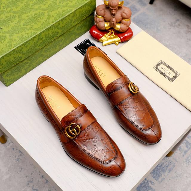 工厂P价 古驰 Gucci 官网男士商务正装皮鞋更新香港专柜同步新款完全一比一复刻出货专柜品质零差距0外均采用进口牛皮制作+水染皮内里制作，2色可选！配码 38