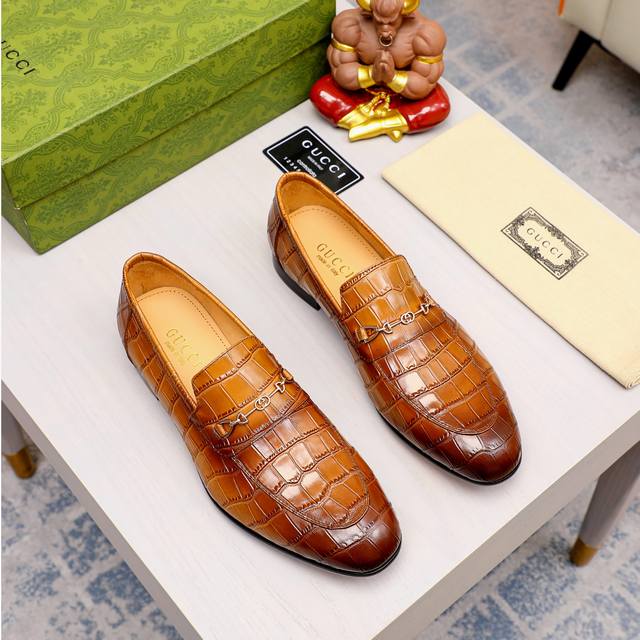 工厂P价 古驰 Gucci 官网男士商务正装皮鞋更新香港专柜同步新款完全一比一复刻出货专柜品质零差距0外均采用进口牛皮配原版五金扣皮内里制作，2色可选，配码 3