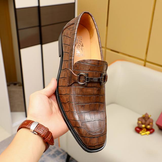 工厂P价 里 Ferragamo 菲拉格慕 爆款时尚休闲鞋官网专柜1:1制作，原版开模好质量看得见，进口高端头层打蜡小牛皮，水染皮内里纹路很清优质防水防滑耐磨大