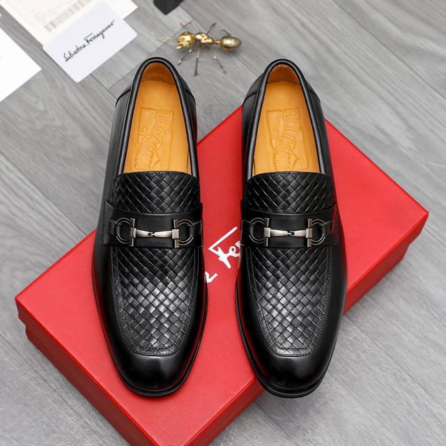 商品商标：Ferragamo 菲拉格慕 正装鞋 正码码数: 38-44 45.46可订做不退换 商品材料：精选 头层牛皮鞋面 牛皮内里 原版大底