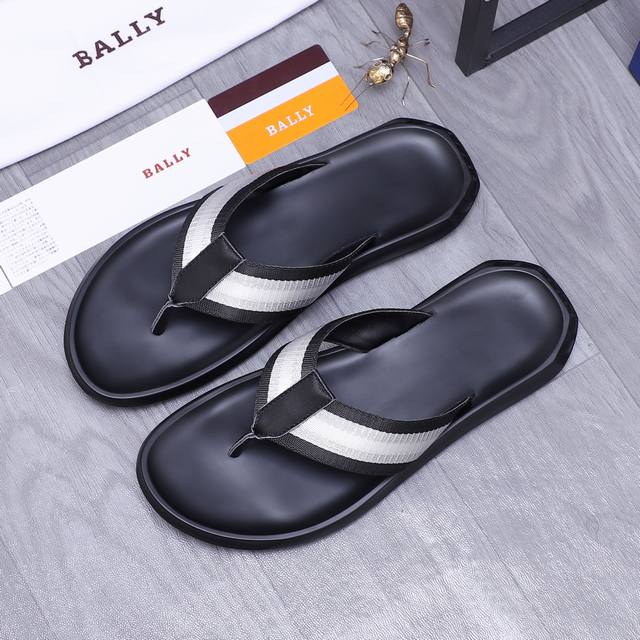 商品商标：Bally 巴莉 人字拖鞋 正码码数: 38-44 45.46可订做 商品材料：精选织带透气鞋面，脚背牛皮里 橡胶大底