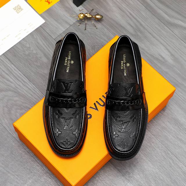 商品商标：Louis Vuitton 路易威登 商务休闲皮鞋 正码码数: 38-45 46可订做 商品材料：精选 头层压纹牛皮鞋面 牛皮内里 原版Tpu大底