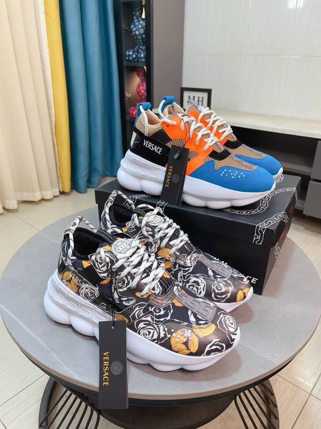 出厂价P Versace 范思哲 正品代购级别，进口原版料，进口原版透气网布面料，拼接牛皮面，进口透气网布内里，时尚滴胶Logo胶片搭配，印花图案垫脚，运动休闲