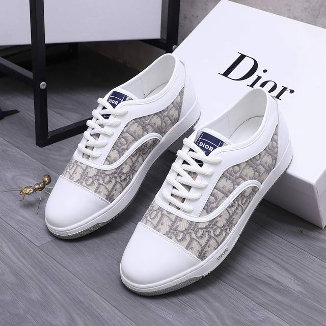 商品商标：Dior 迪奥 休闲鞋 正码码数: 38-44 商品材料：精选牛皮拼接织布鞋面 羊皮内里 原版大底