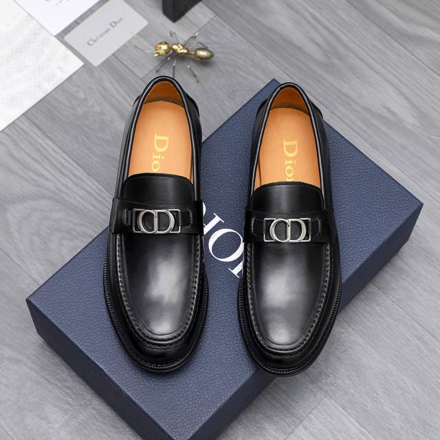 商品商标：Dior 迪奥 ] 商务休闲套脚皮鞋 正码码数: 39-44 45定做不退换 商品材料：精选优质牛皮鞋面 牛皮内里 原版大底