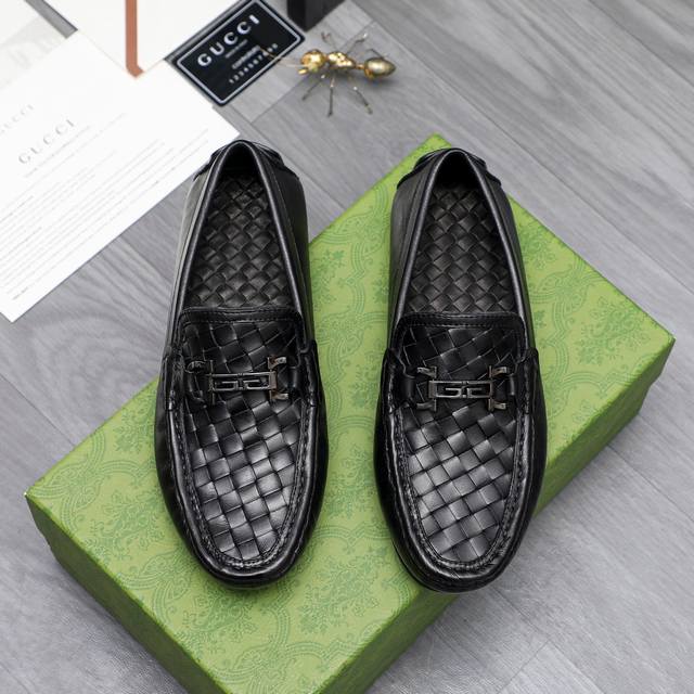 商品商标：Gucci 古驰 休闲套脚鞋 正码码数: 38-44 45定做不退换 商品材料：精选编织牛皮鞋面 羊皮内里 橡胶大底