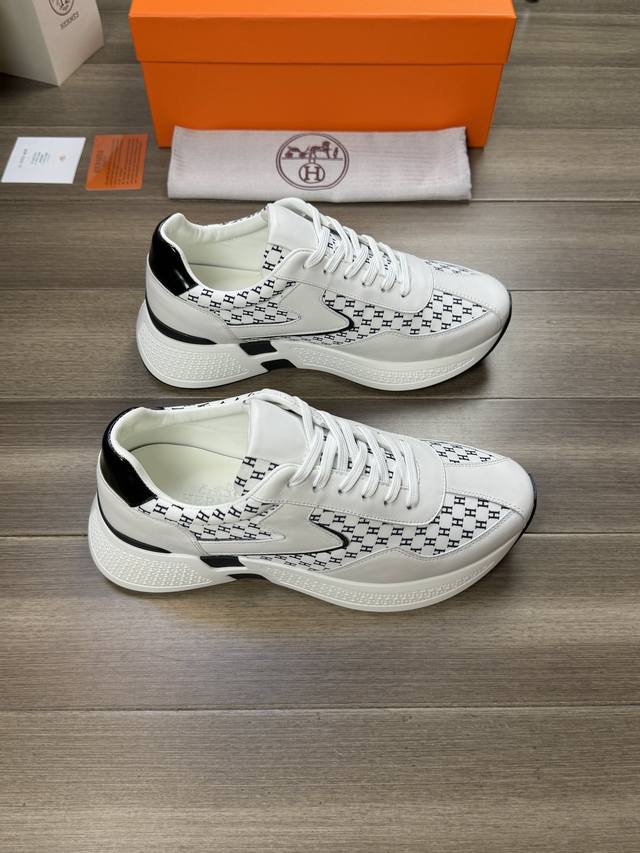Hermes 爱马仕 -高端品质 原单 -鞋面：纳帕小牛皮、品牌图腾布匹、鞋身车缝品牌′H′图腾 -内里：水染牛皮 -大底：超轻Tpu发泡 橡胶；双色成型大底