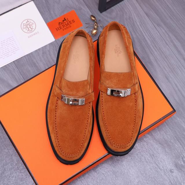 商品商标：Hermes 爱马仕 正装皮鞋 正码码数: 39-44 38.45.46订做不退换 商品材料：精选 头层反绒牛皮鞋面 水染牛皮内里 原版大底