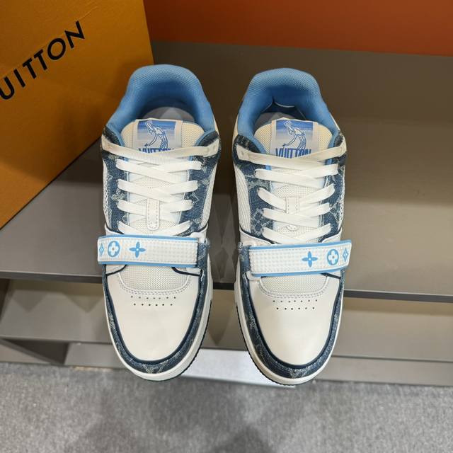 码数38-45L 奢品魔术贴Trainer男士运动鞋 ，运动鞋记录设计师 Virgil Abloh 由复古篮球鞋激发的经典创意，此次拼接光滑牛皮革和 Monog