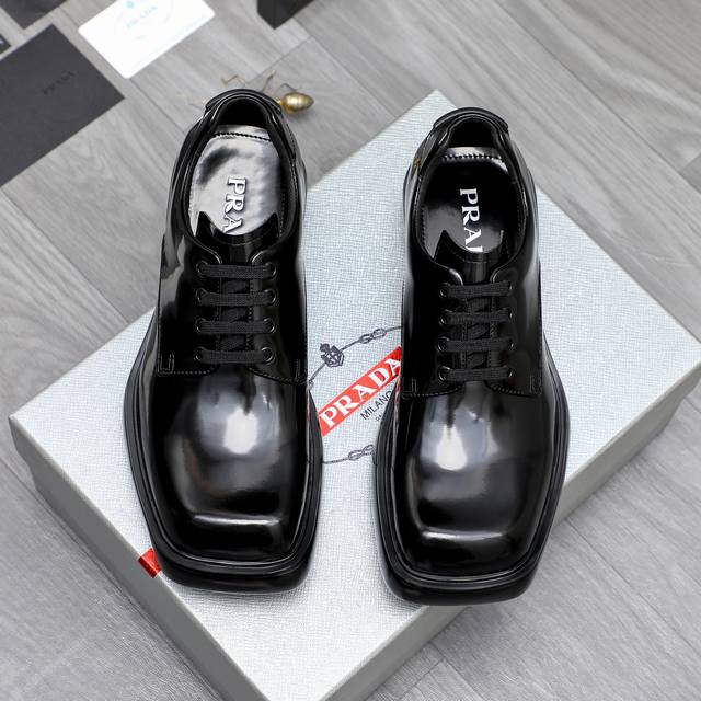 商品商标：Prada 普拉达 商务正装皮鞋 正码码数: 38-45 商品材料：精选 头层珠光牛皮鞋面 牛皮内里 原版大底