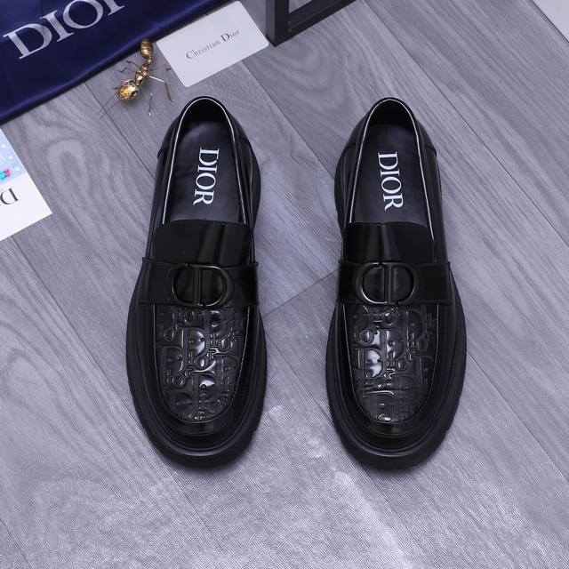 商品商标：Dior 迪奥 休闲套脚皮鞋 正码码数: 38-44 45订做不退换 商品材料：精选压纹牛皮鞋面 牛皮内里 原版大底