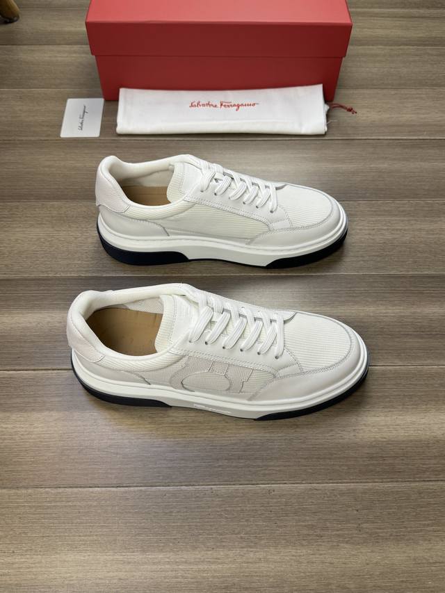 Ferragamo 菲拉格慕 -高端品质 原单 -鞋面：纳帕小牛皮、品牌帆布布匹、鞋身车缝品牌Logo -内里：品牌帆布，垫脚；水染牛皮 -大底：Tpr 橡胶发
