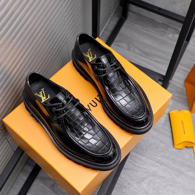 商品商标：Louis Vuitton 路易威登 正装鞋 正码码数: 38-44 商品材料：精选原版鞋面，水染牛皮内里。原版大底