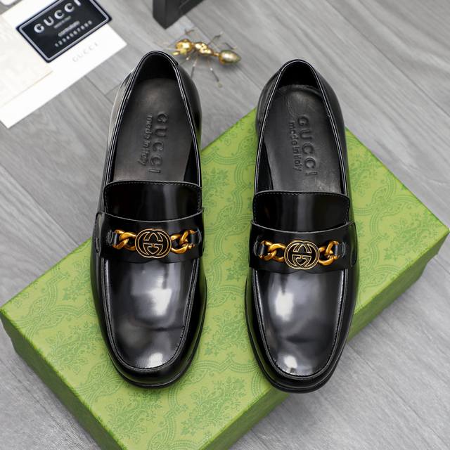 商品商标：Gucci 古驰 皮鞋 正码码数: 38-44 45要订做 不退换 商品材料：精选珠光牛皮鞋面 牛皮内里 原版大底
