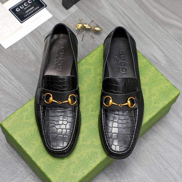 商品商标：Gucci 古驰 皮鞋 正码码数: 38-44 45要订做 不退换 商品材料：精选石头纹牛皮鞋面 牛皮内里 原版大底