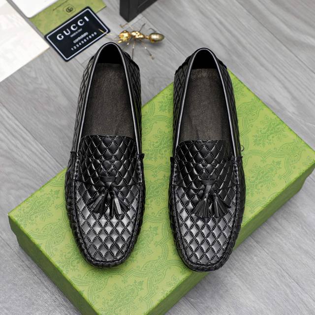商品商标：Gucci 古驰 休闲套脚鞋 正码码数: 38-44 商品材料：精选牛皮压纹鞋面 猪皮内里 橡胶大底
