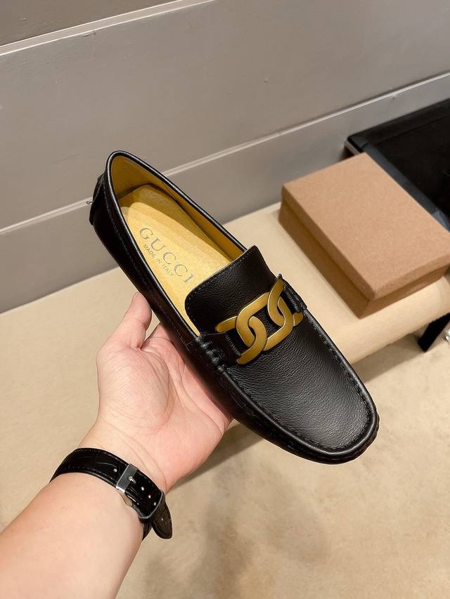 品牌Gucci，古奇官方高品质豆豆鞋～四季潮鞋 专柜品质，古奇1:1优质做工，鞋面:进口荔枝纹小牛皮，全真吸汗猪皮里，时尚懒人商务风设计，休闲乐福款，跑步鞋青年