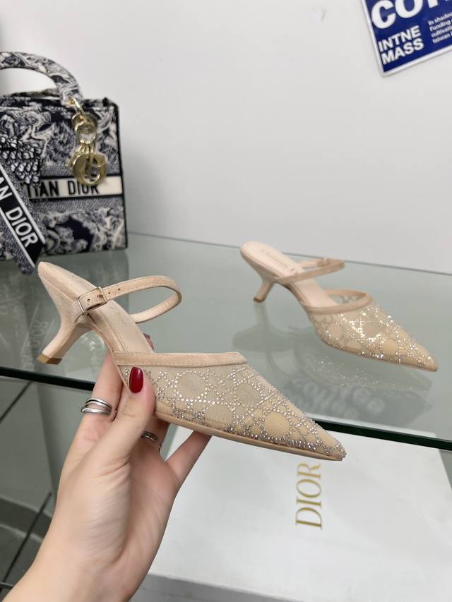 工厂P价P Dior 迪奥 2025春夏走秀新款Bling...Bling...水晶鞋 Capture一字带高跟穆勒女鞋 明星同款水钻方头藤格纹图案猫跟拖鞋 市