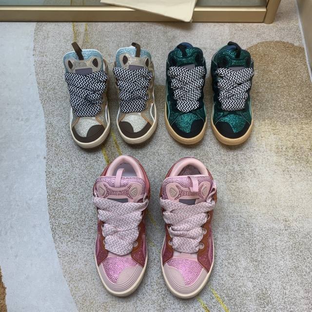 浪凡Lanvin. 颜色22个色：面料牛巴哥，透气网布，牛皮垫脚！男女同款：35-46码！高、低两个版本！
